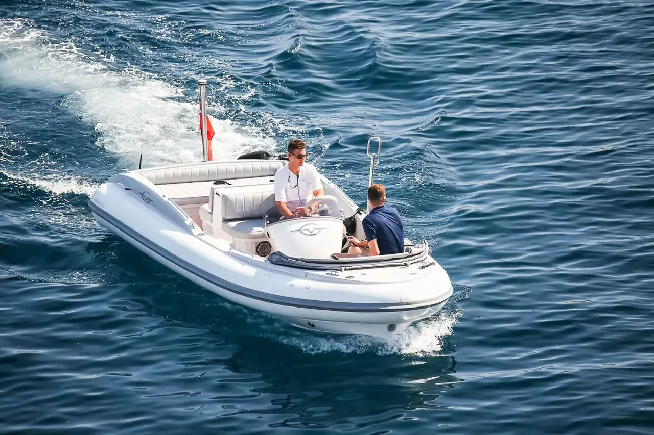 tender to Galvas yacht 