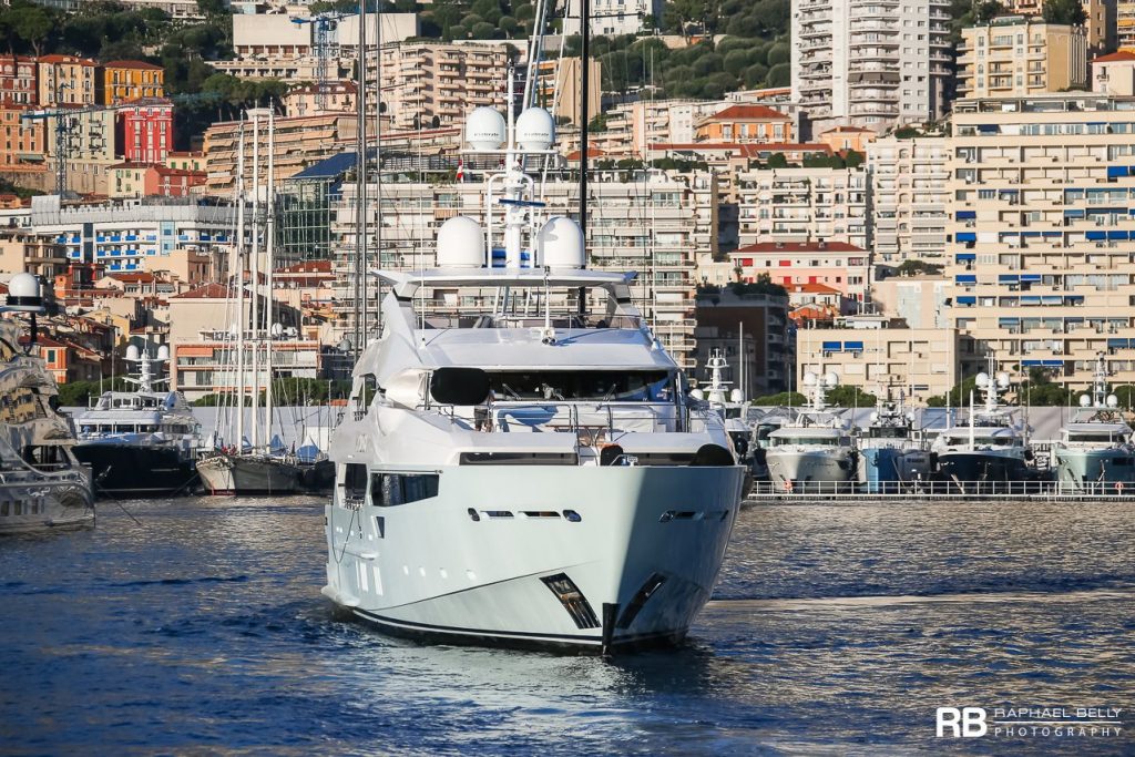 ARADOS Yat • Sunseeker • 2014 • Değer $25,000,000 • Sahibi