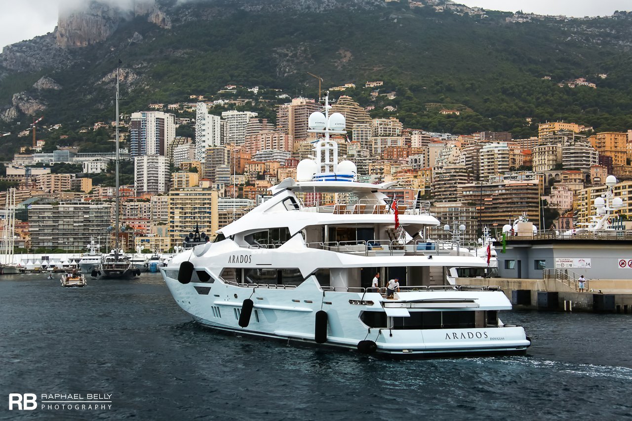 ARADOS Yat • Sunseeker • 2014 • Değer $25,000,000 • Sahibi