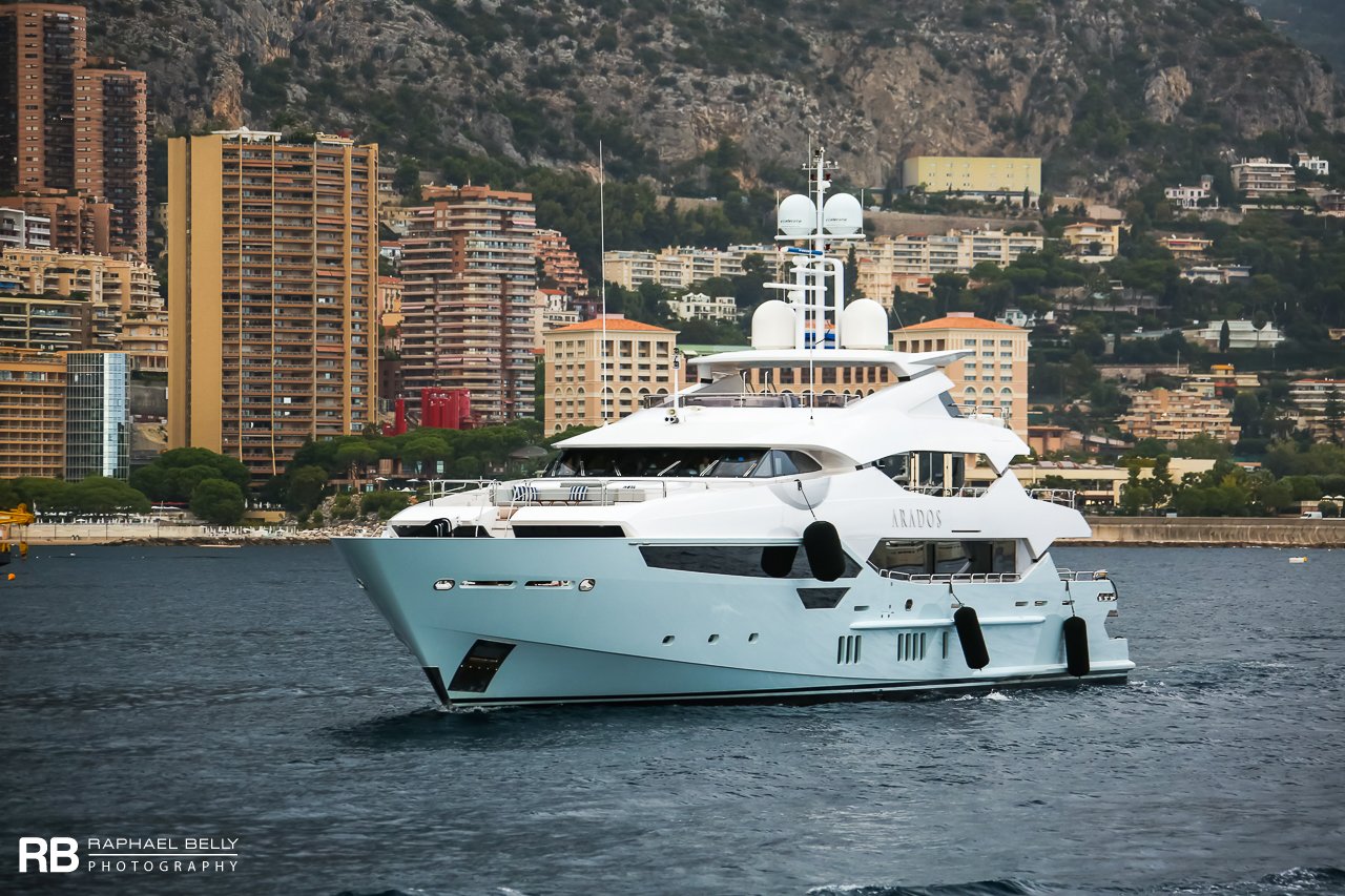 ARADOS Yat • Sunseeker • 2014 • Değer $25,000,000 • Sahibi