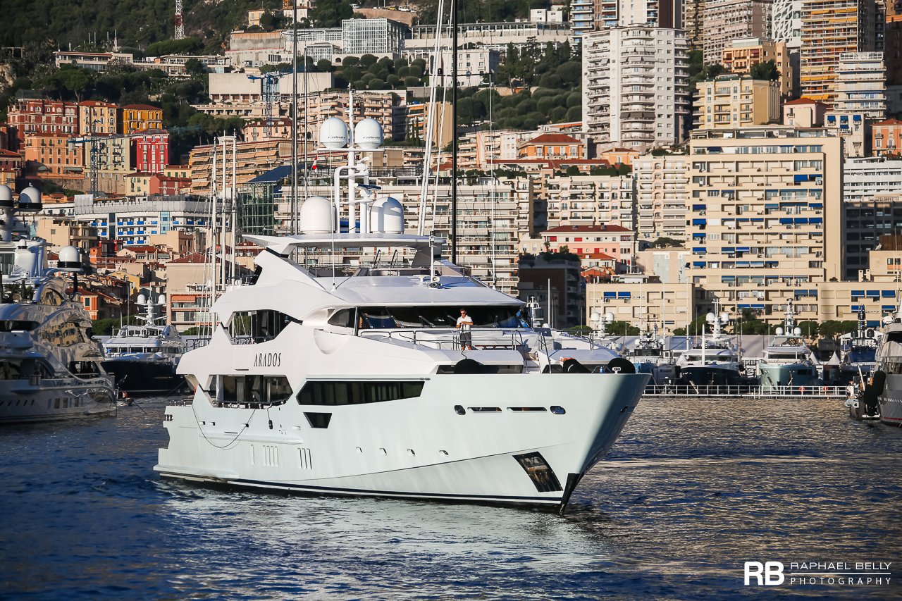 ARADOS Yat • Sunseeker • 2014 • Değer $25,000,000 • Sahibi