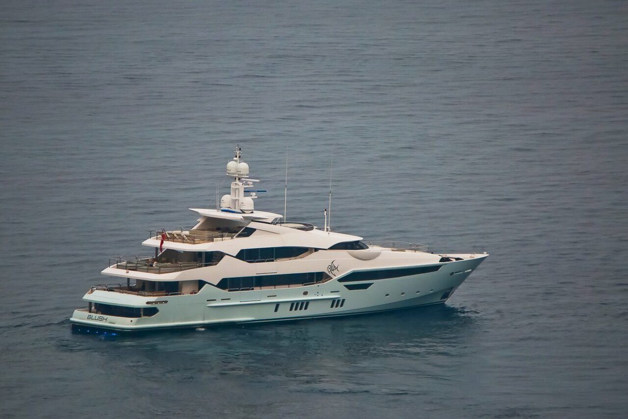 ARADOS Yat • Sunseeker • 2014 • Değer $25,000,000 • Sahibi