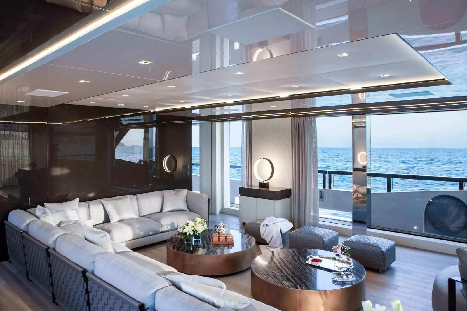 Intérieur du yacht MA surmarin