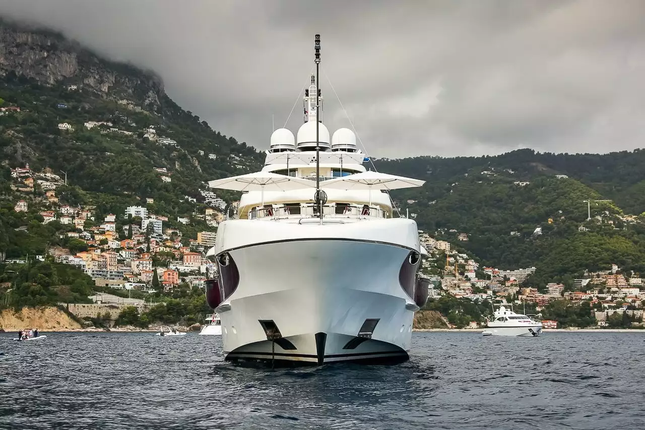 DESPUÉS DE USTED Yate • Heesen • 2011 • propietario US Millionaire