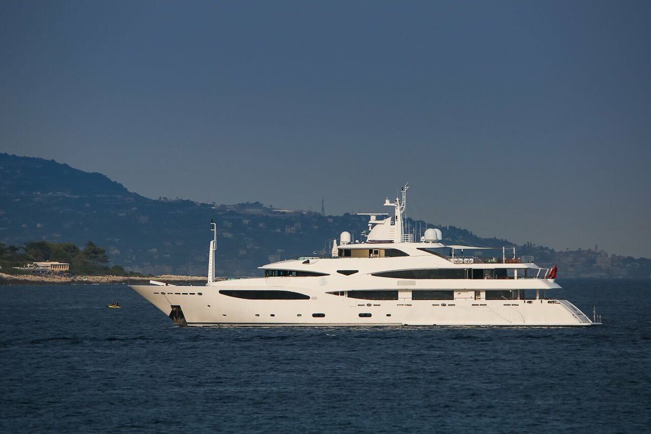 RAMBLE SUR ROSE yacht - CRN - 2010 - propriétaire Anthony Pritzker