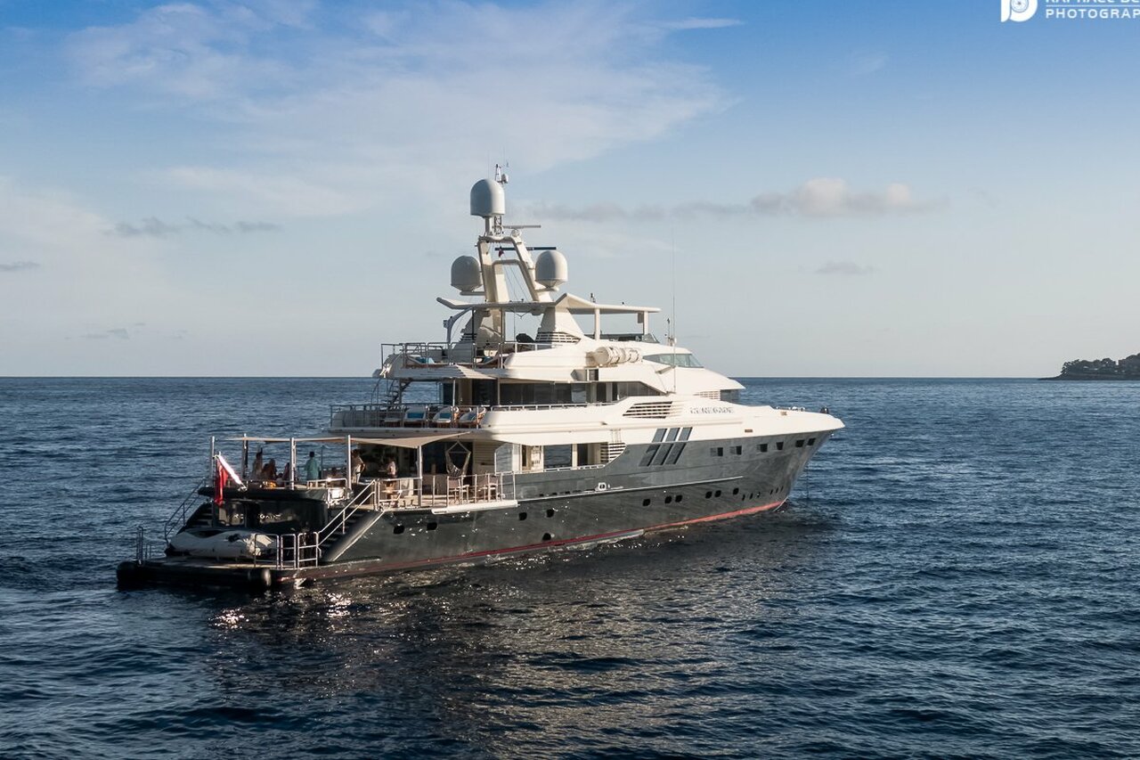 Yate RENEGADE - Lloyds Ship - 1992 - propietario Alexandr Tkachov