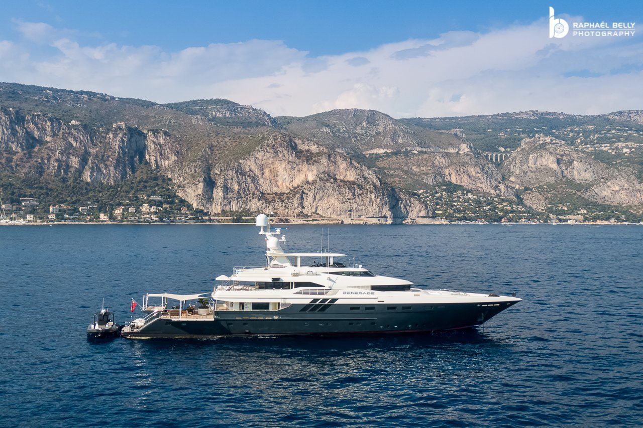 Yate RENEGADE - Lloyds Ship - 1992 - propietario Alexandr Tkachov