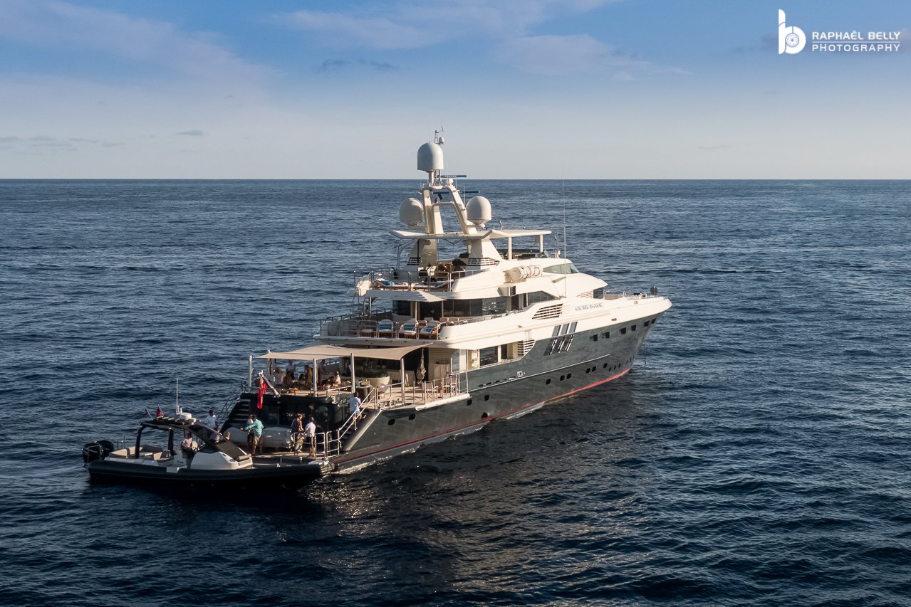 Yate RENEGADE - Lloyds Ship - 1992 - propietario Alexandr Tkachov