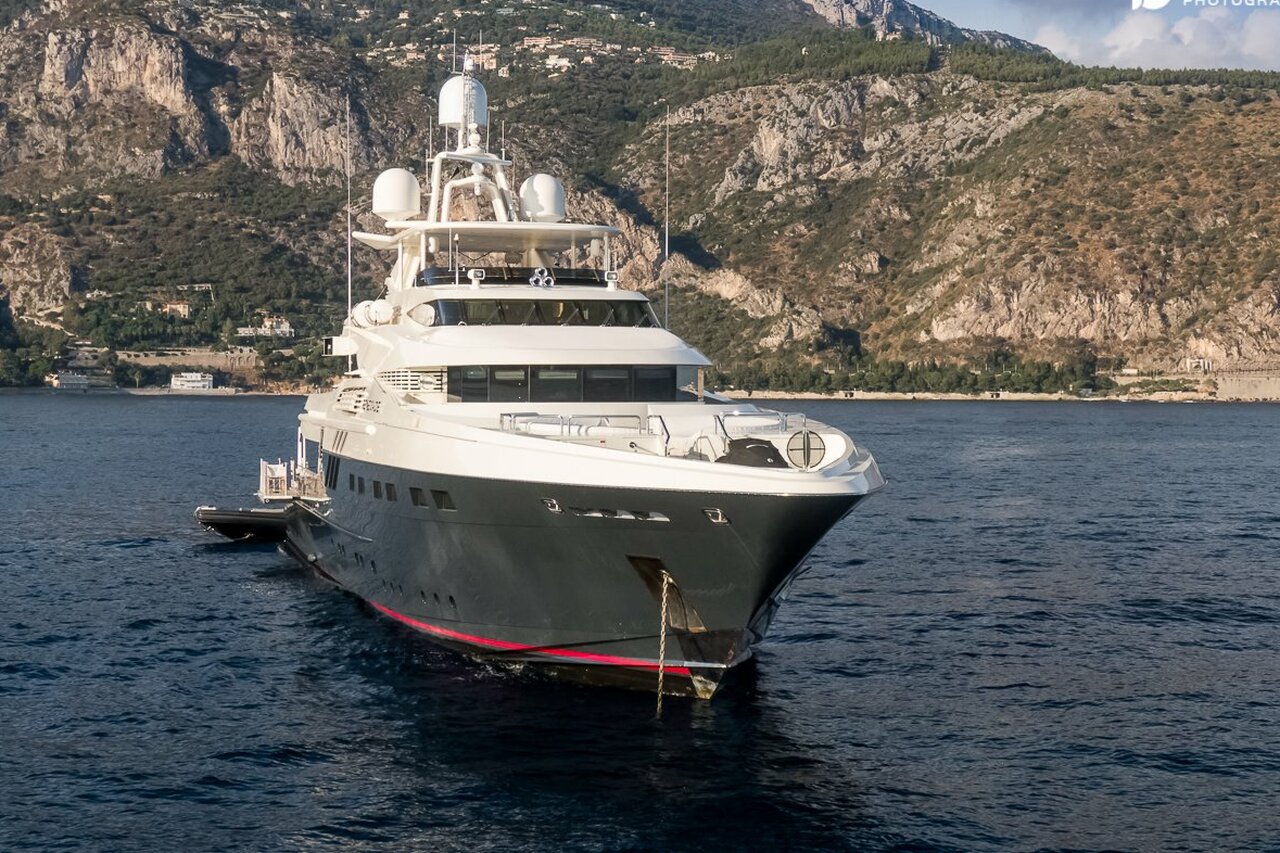Yate RENEGADE - Lloyds Ship - 1992 - propietario Alexandr Tkachov
