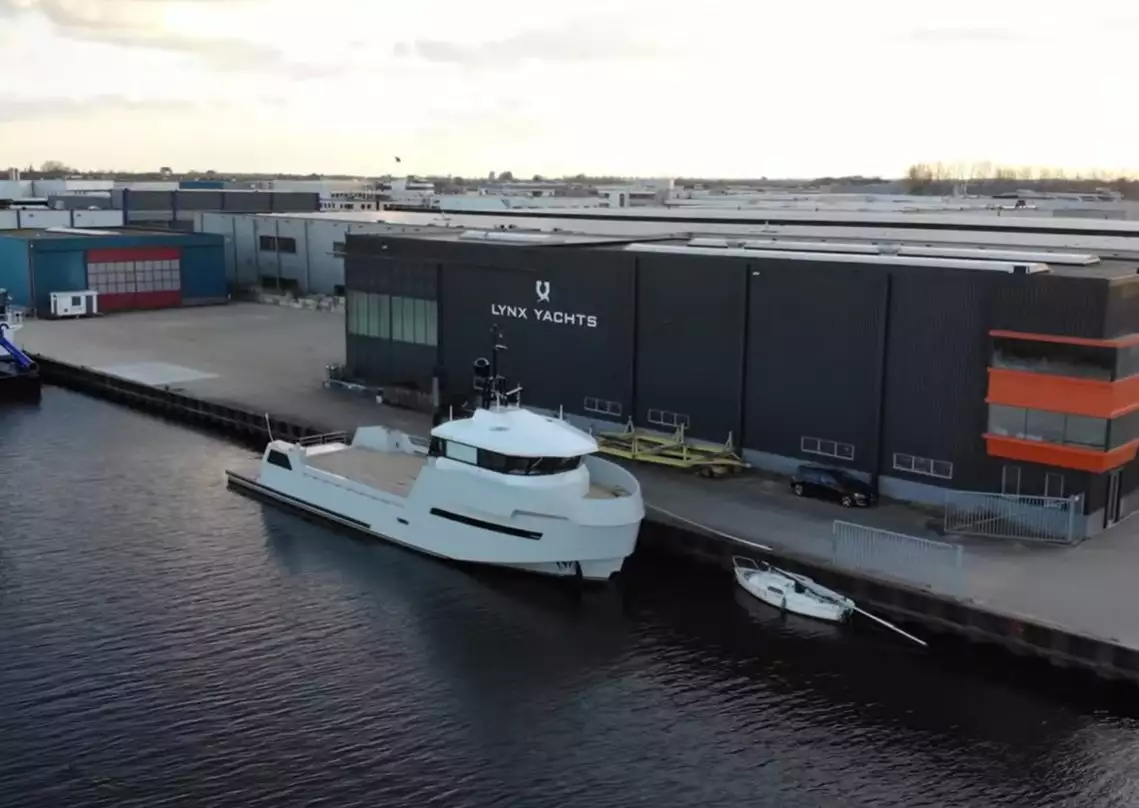 ROE SHADOW – Lynx Yachts destek gemisi 