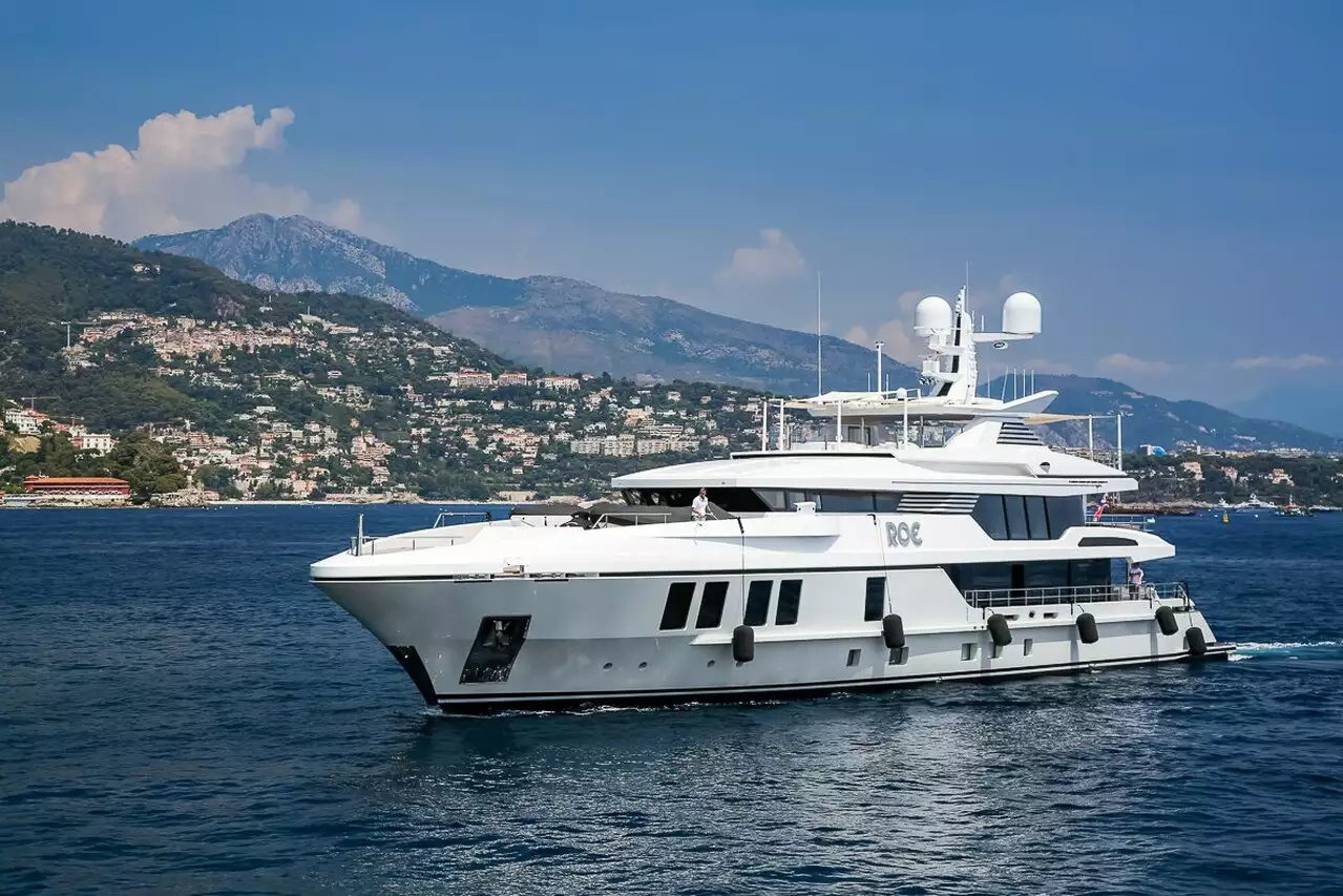 ROE Yacht Rasha • Turchese • 2017 • proprietario Millionaire con sede negli Stati Uniti