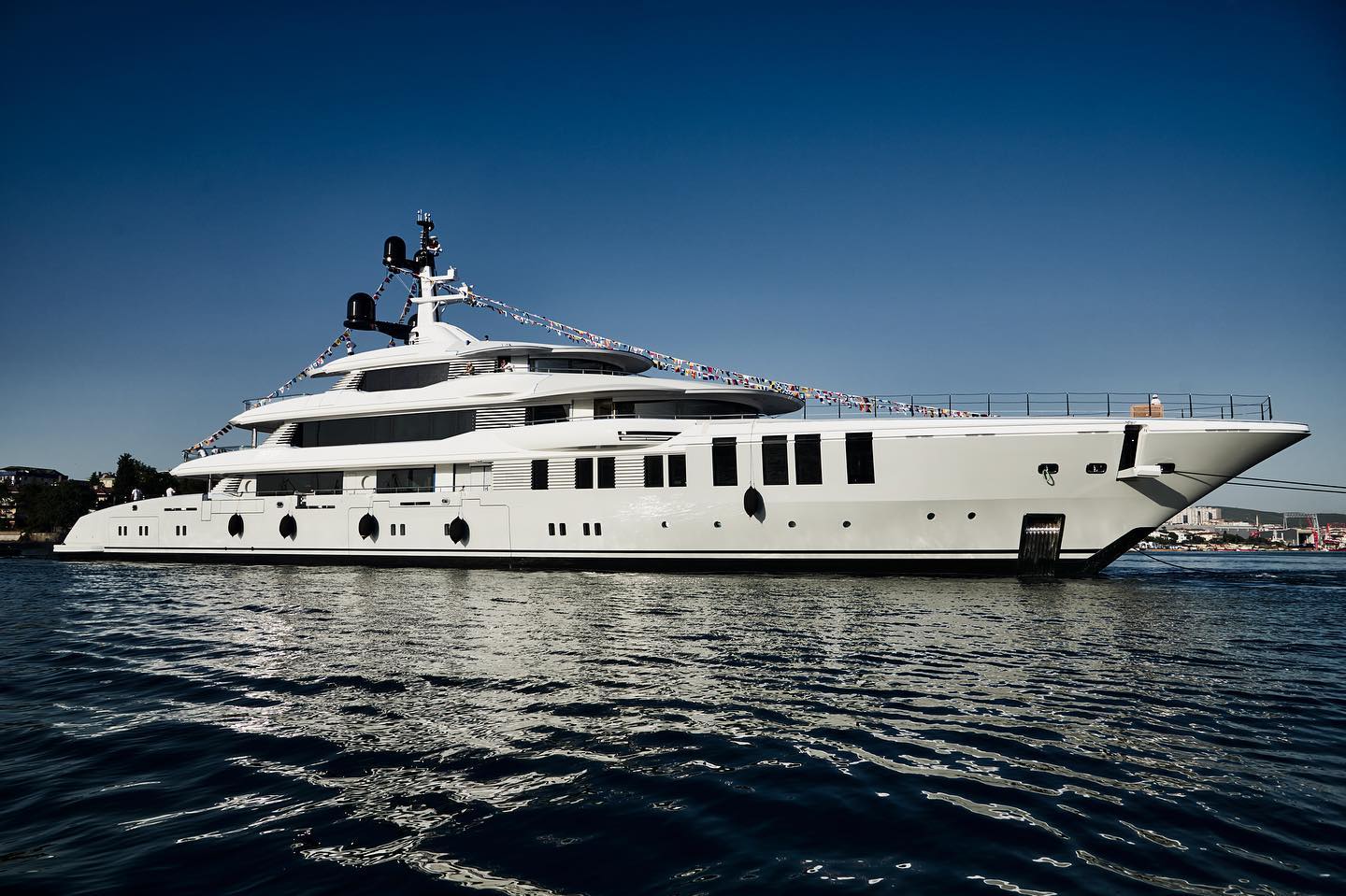 ROE Yacht - Turquoise - 2021 - Propriétaire milliardaire inconnu