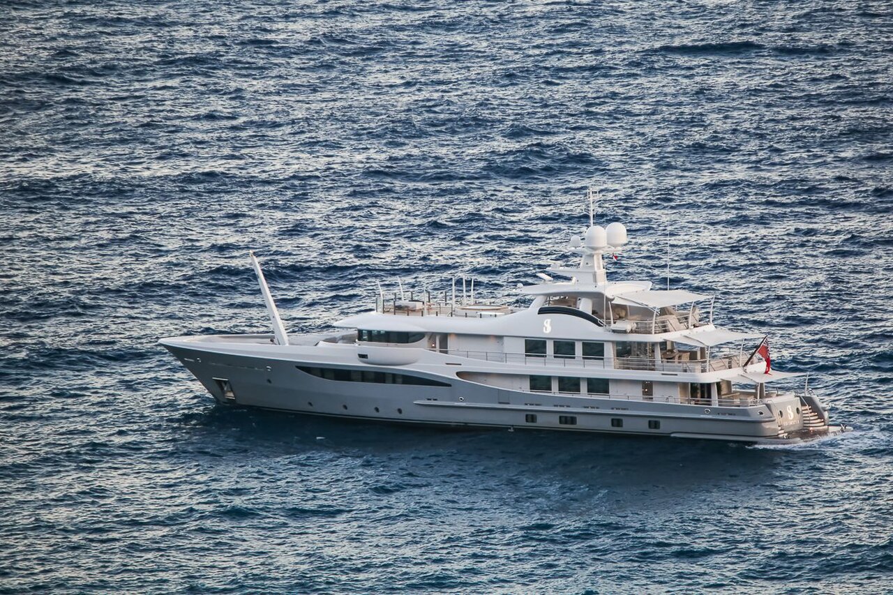 SERENITY J Yacht • Amels • 2014 • Propriétaire Letton Millionaire