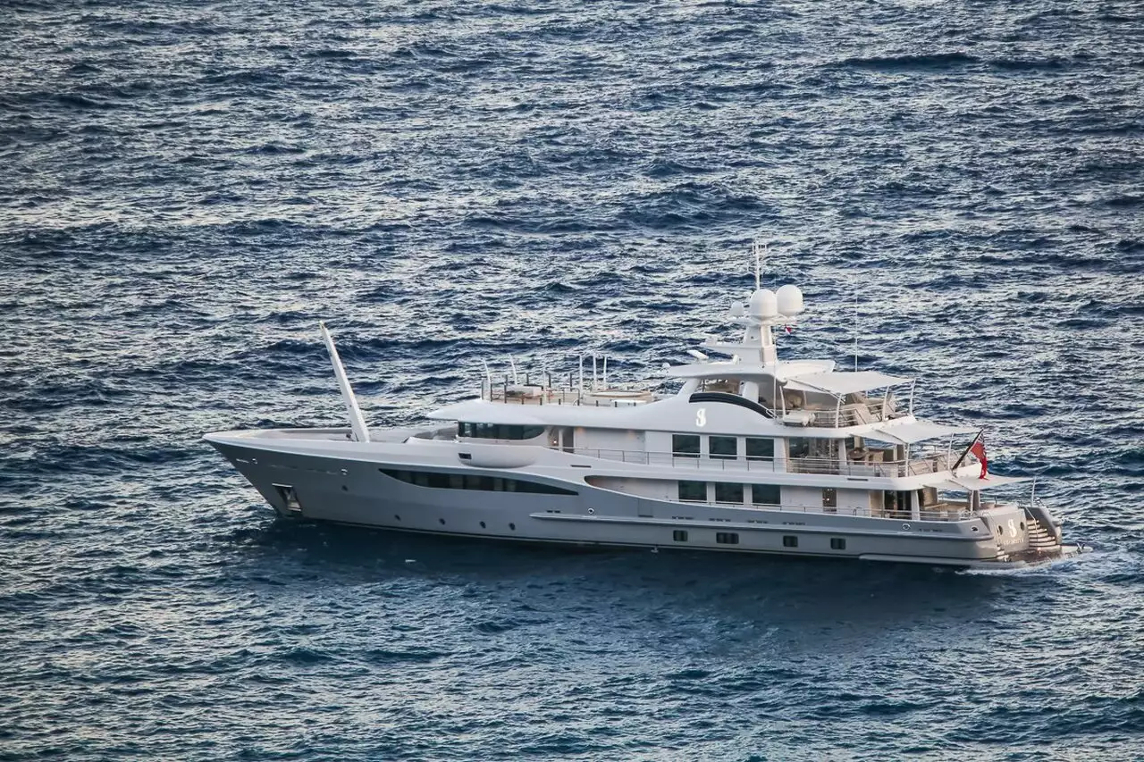 SERENITY J Yacht • Amels • 2014 • Proprietário Letão Milionário