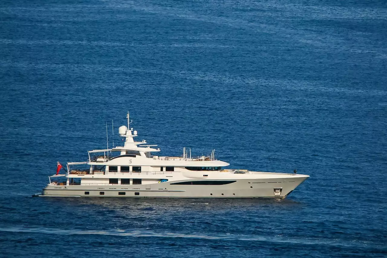 SERENITY J Yacht • Amels • 2014 • المالك Latvian Millionaire