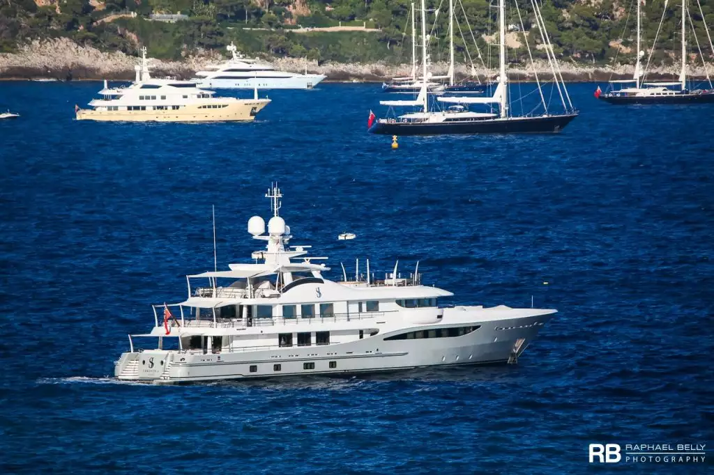 SERENITY J Yacht • Amels • 2014 • Propriétaire Letton Millionaire