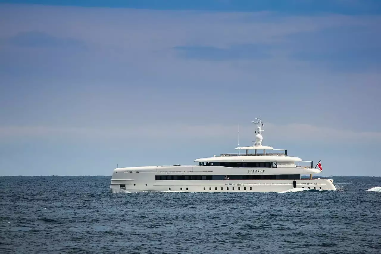 يخت SIBELLE • Heesen Yachts • 2015 • مالكه مليونير أمريكي