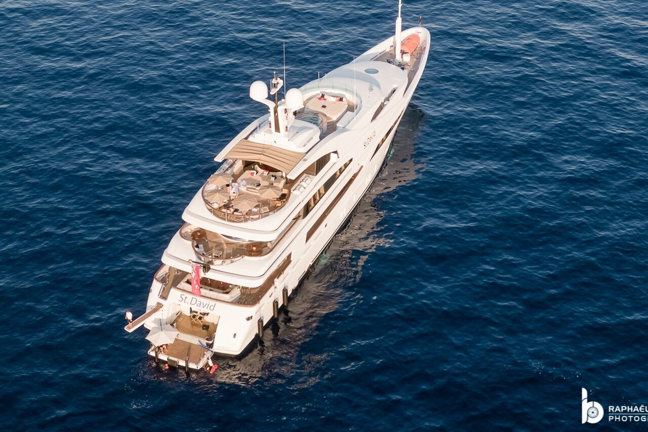 Яхта ST DAVID • Benetti • 2008 г. • Владелец Дэвид Беран