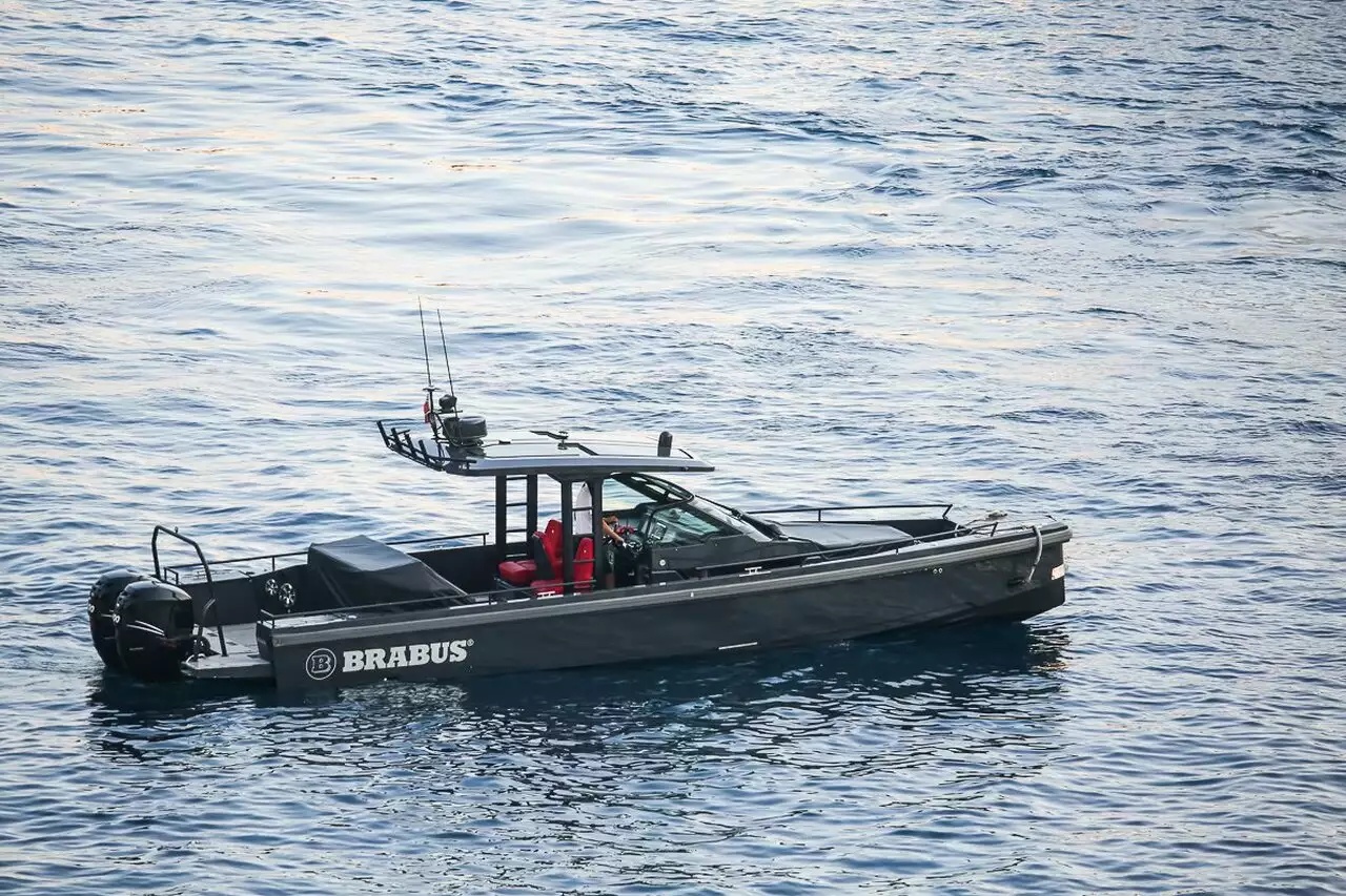 Ausschreibung für die Yacht Samurai BRABUS AXOPAR