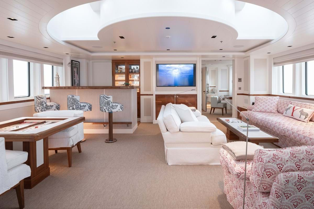 Turquoise yacht BLUE II interior 