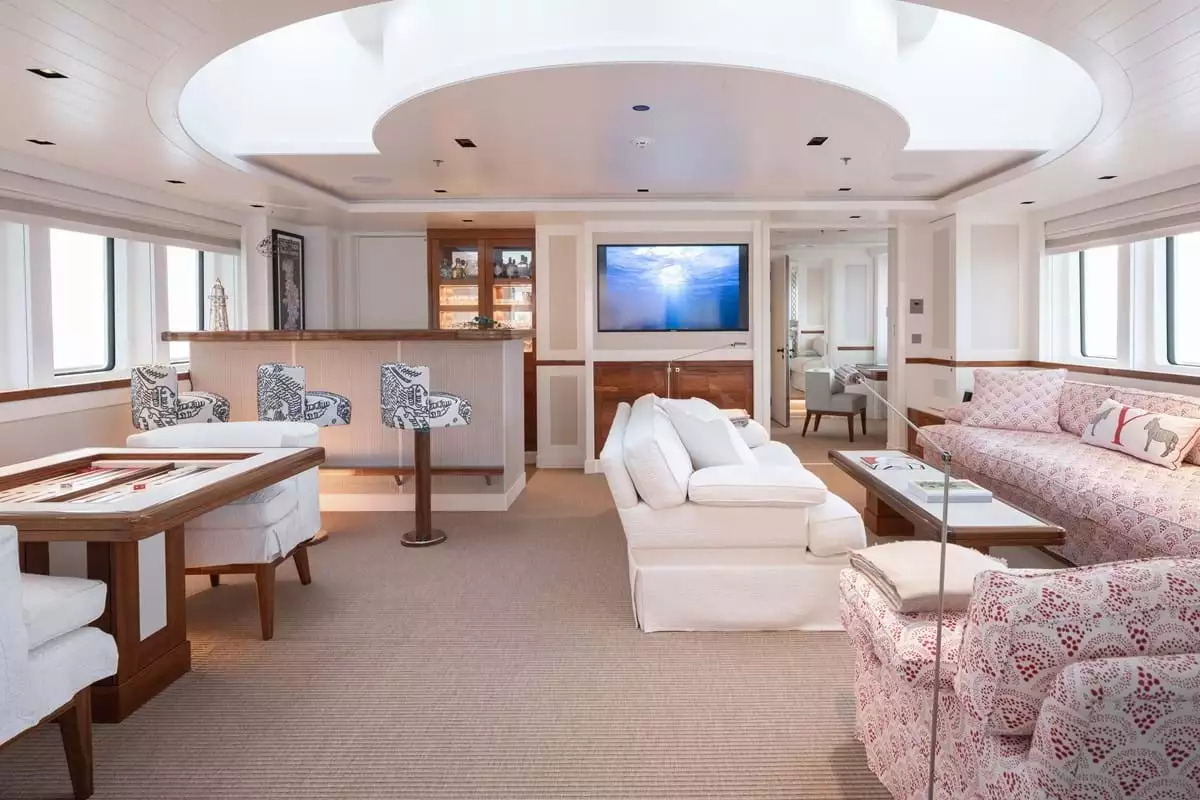 Turquoise yacht BLUE II interior 