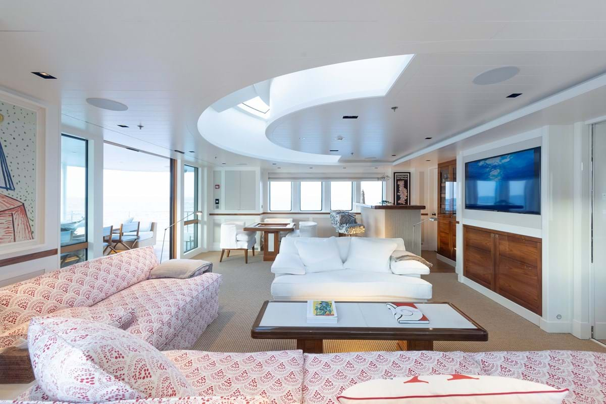 Turquoise yacht BLUE II interior 