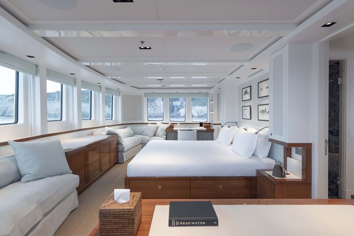 Turquoise yacht BLUE II interior 