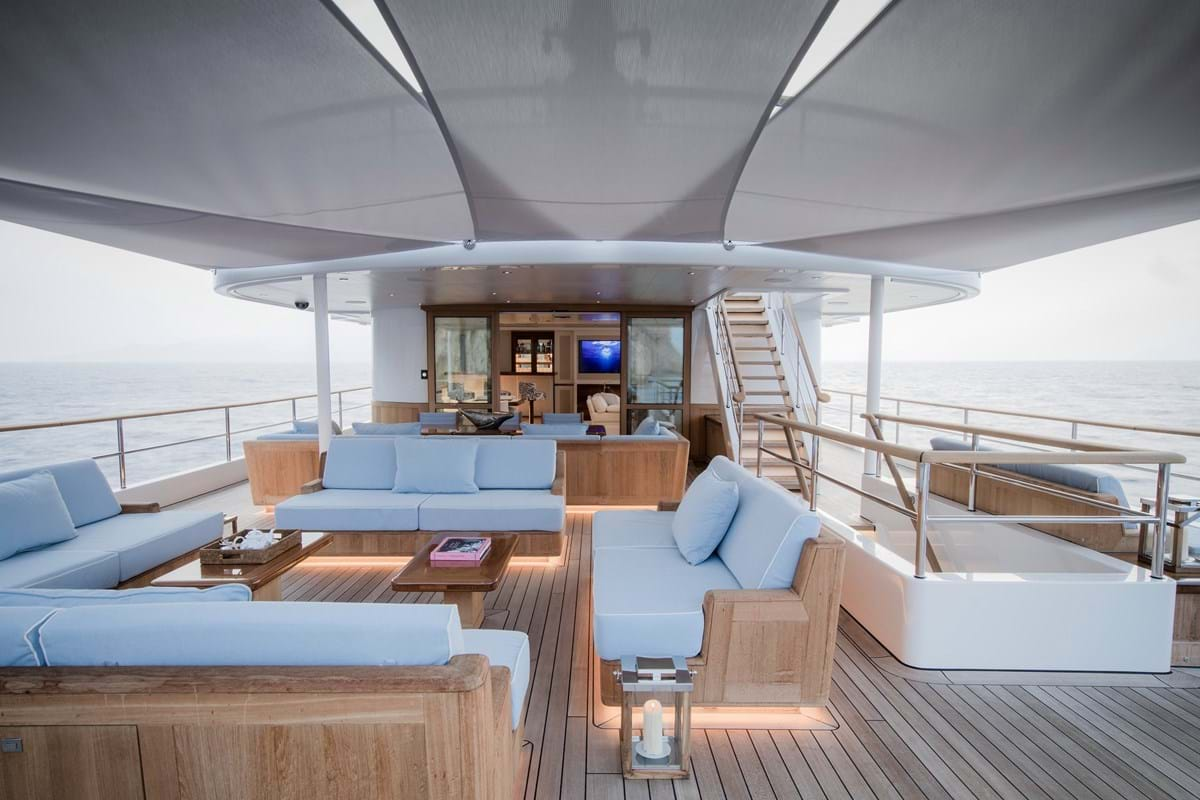 Turquoise yacht BLUE II interior 