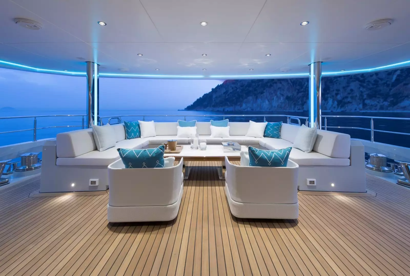 Intérieur du yacht turquoise ROE