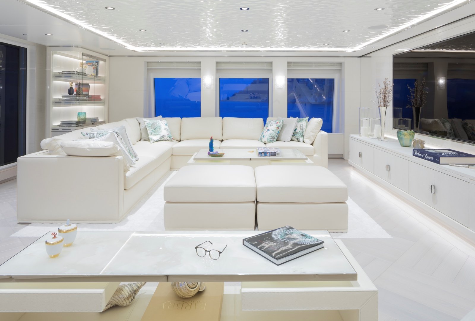 Intérieur du yacht turquoise ROE