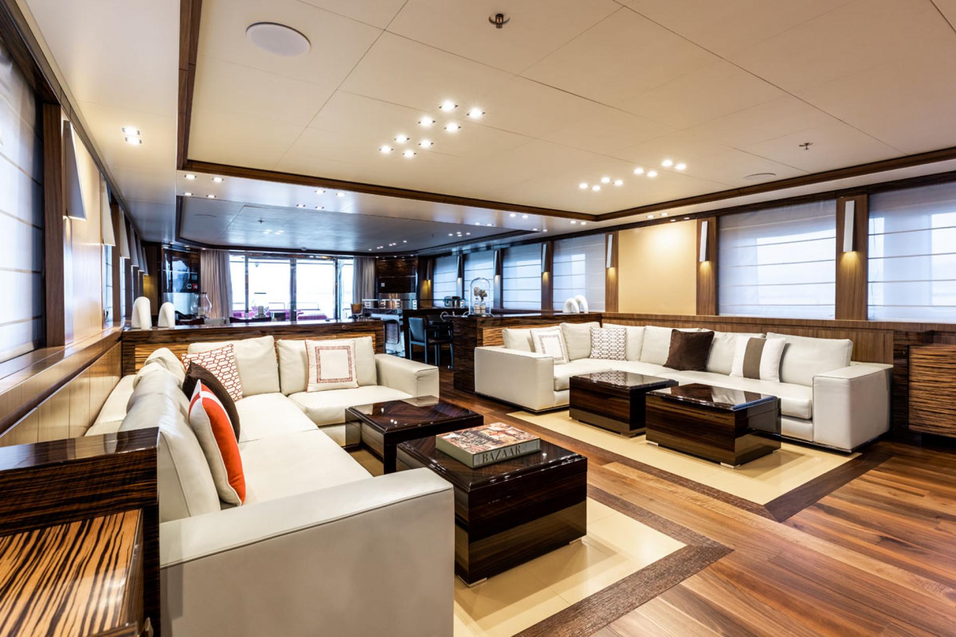 interno dell'yacht Panakeia