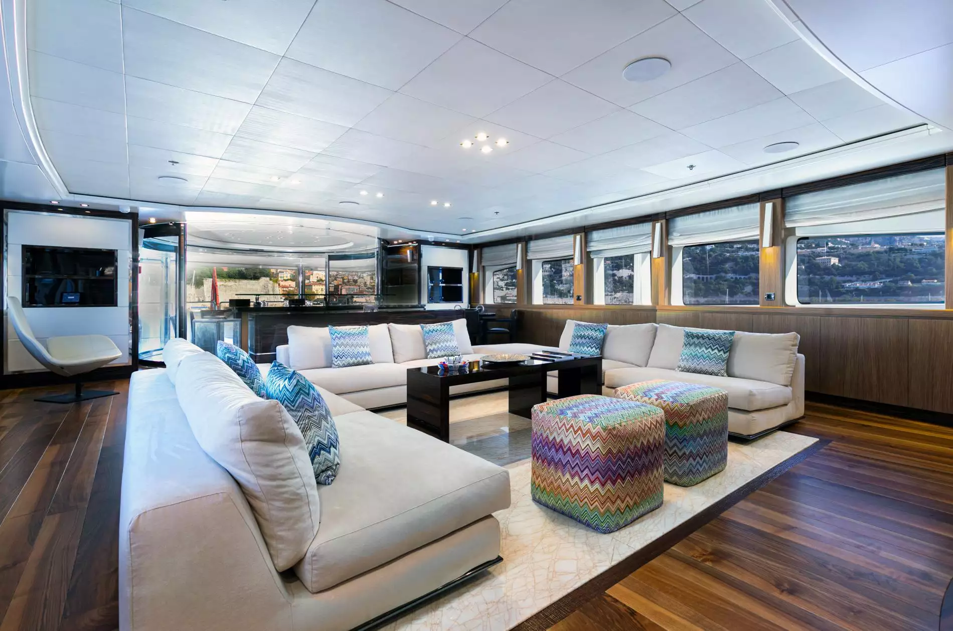 interno dell'yacht Panakeia