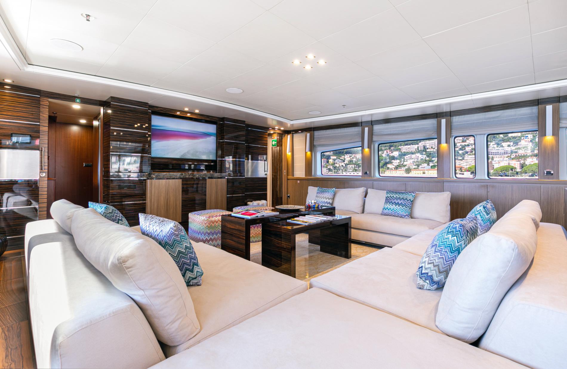 yacht Panakeia intérieur