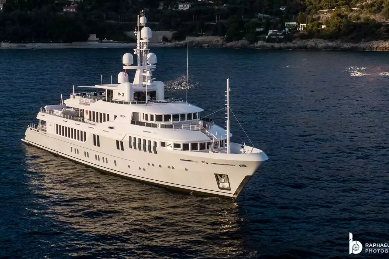 BELLA II Yacht • Türkisfarbene Yacht • 2008 • Eigner Europäischer Millionär