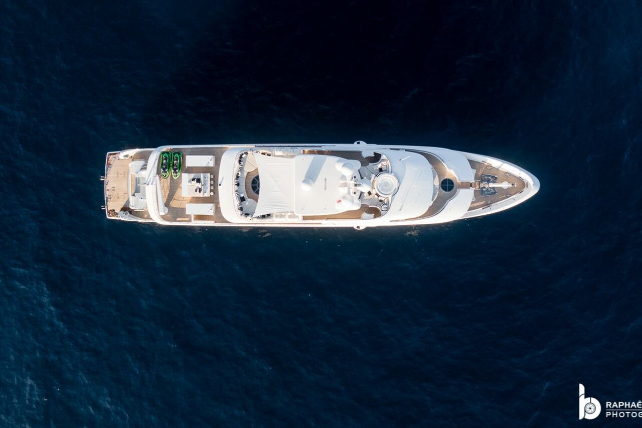 BELLA II Yacht • Türkisfarbene Yacht • 2008 • Eigner Europäischer Millionär