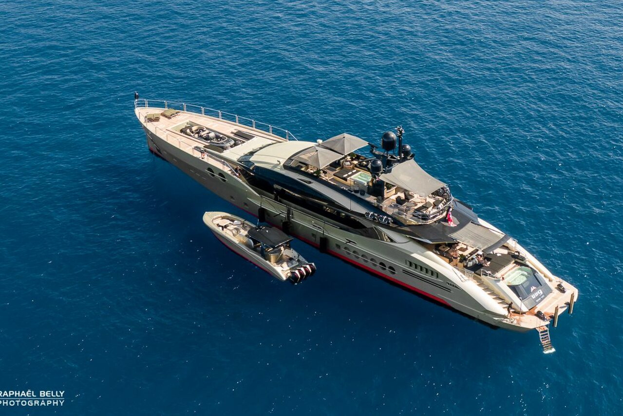 DB9 Yacht • Palmer Johnson • 2010 • Proprietario John Rosatti