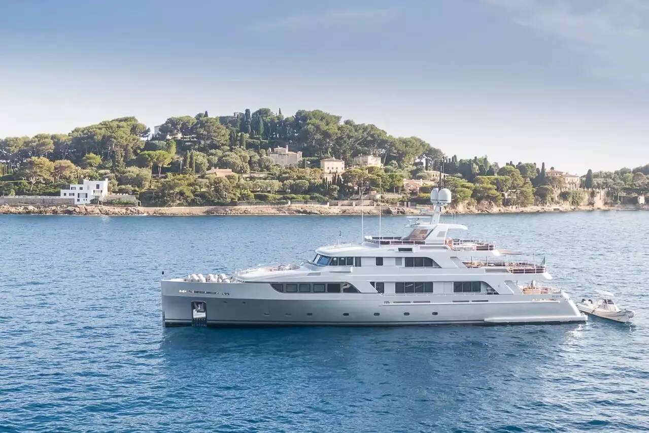 Iate Dragoluna • Codecasa • 2019 • Proprietário Pier Silvio Berlusconi