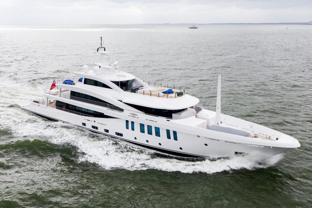 MOONSTONE Yate - Amels - 2021 - Propietario Rob y Richard Sands