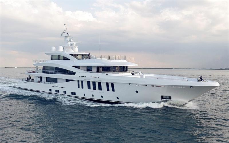 MOONSTONE Yacht • Amels • 2021 • المالك روب وريتشارد ساندز