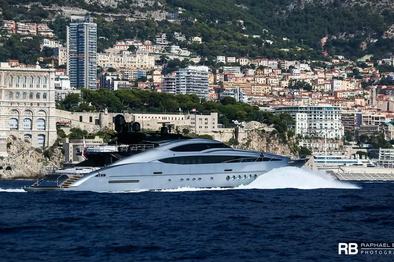SILVER WAVE Yacht • Palmer Johnson • 2009 • Proprietario European Millionaire
