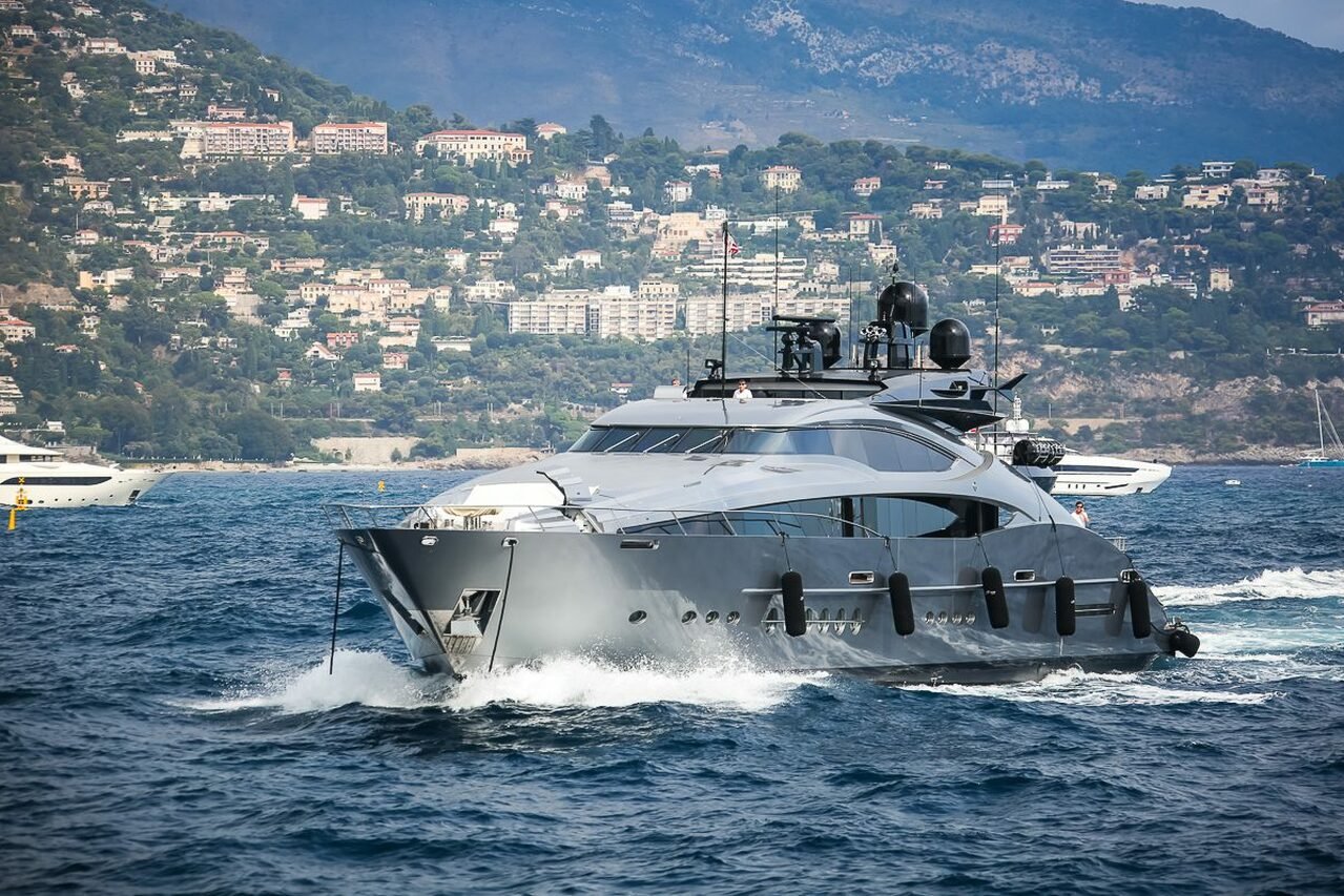 SILVER WAVE Yacht • Palmer Johnson • 2009 • Owner European Millionaire
