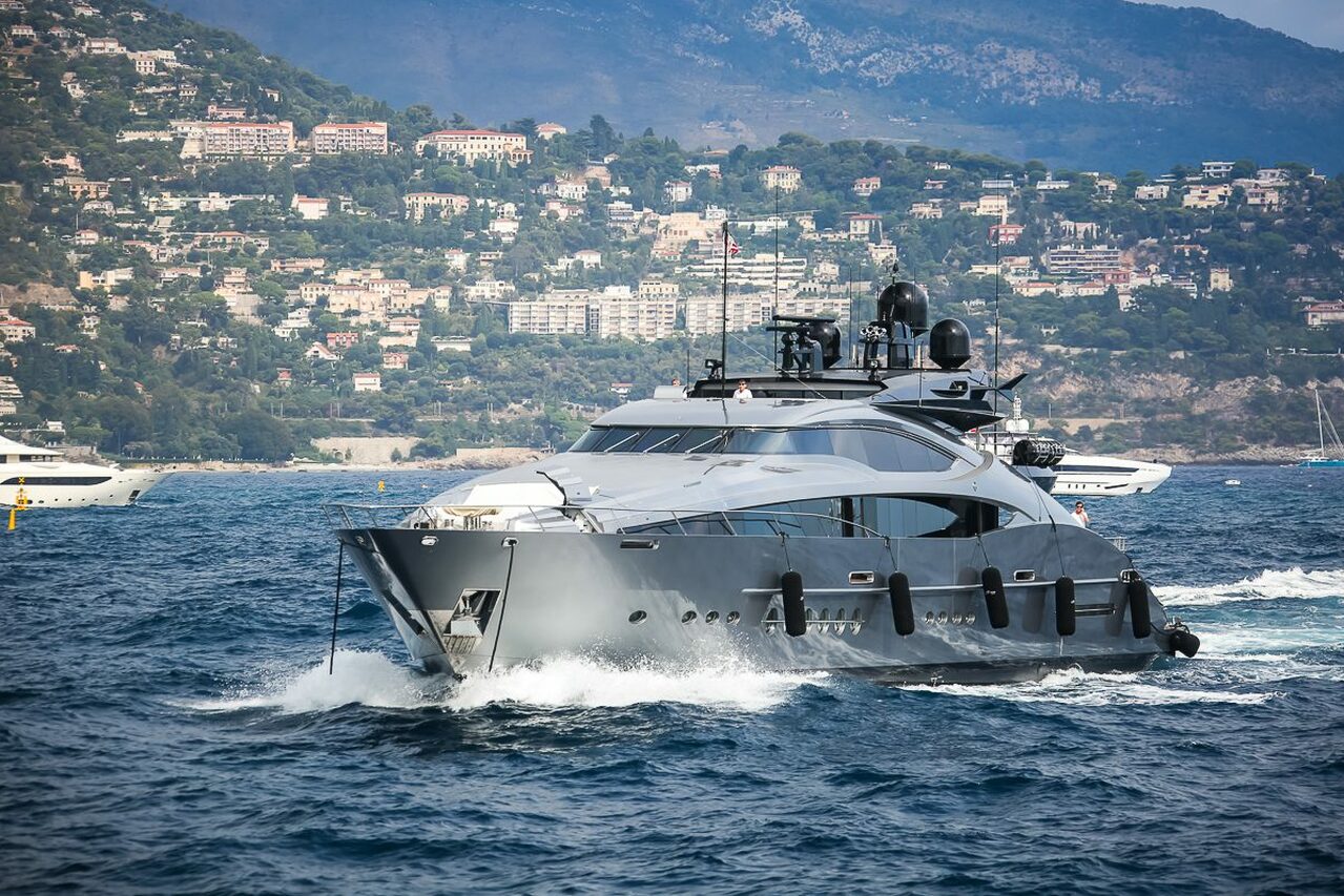 SILVER WAVE Yacht • Palmer Johnson • 2009 • Proprietario European Millionaire