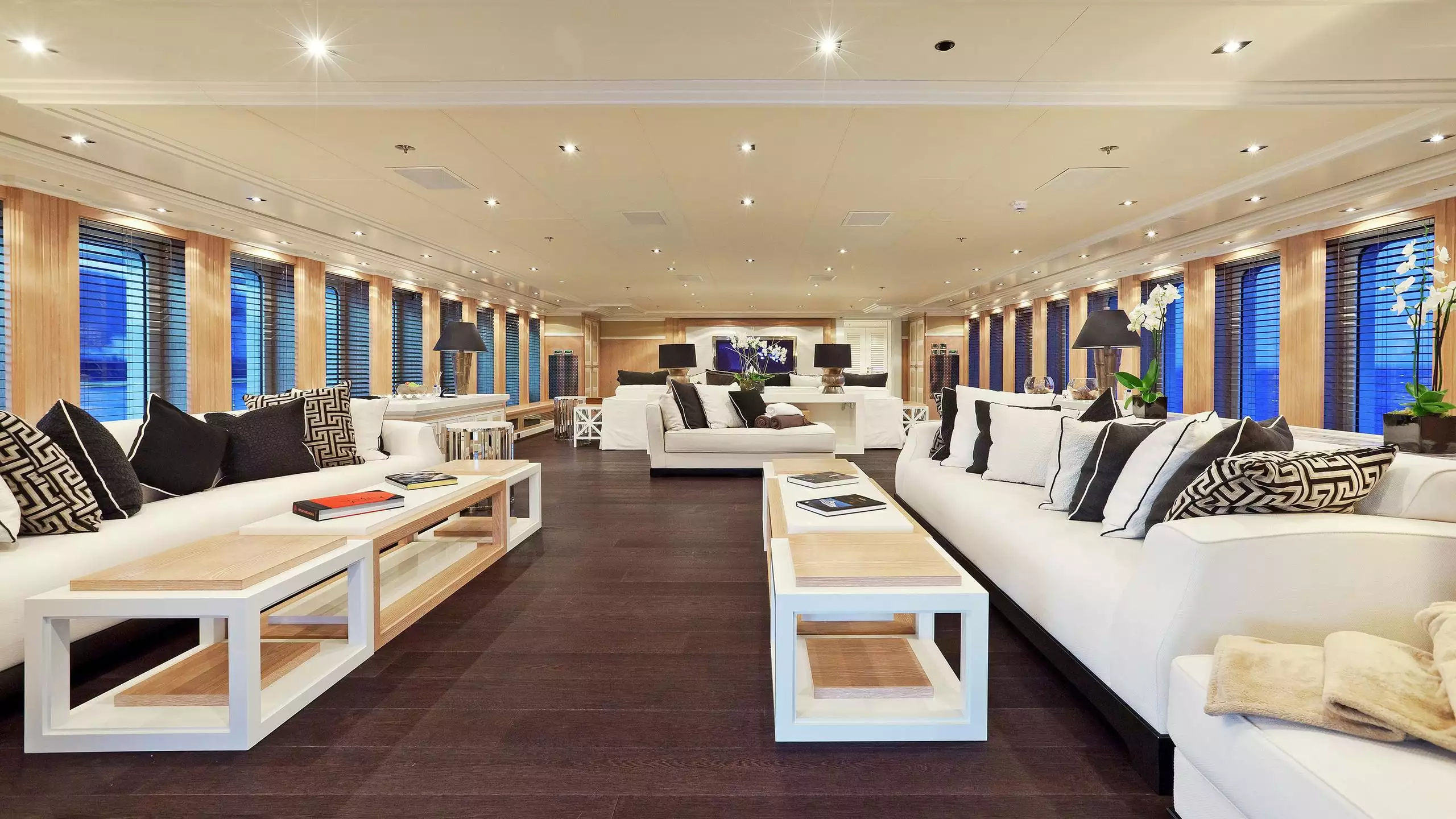 Turquoise yacht BELLA II interior 