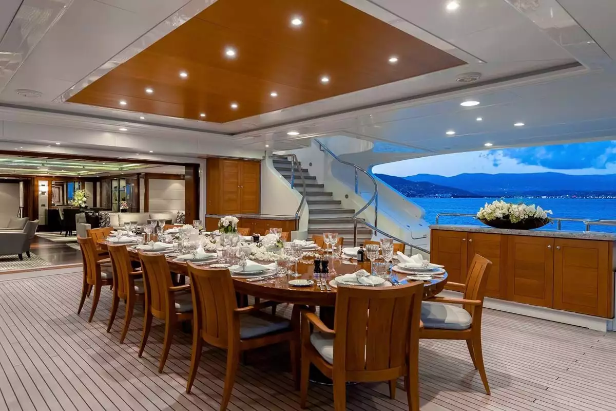 Yate Benetti SEANNA Interior