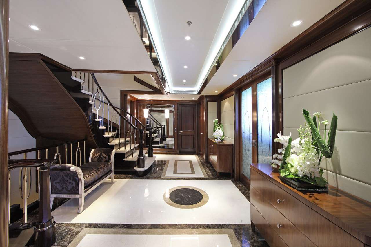 Yate Benetti SEANNA Interior