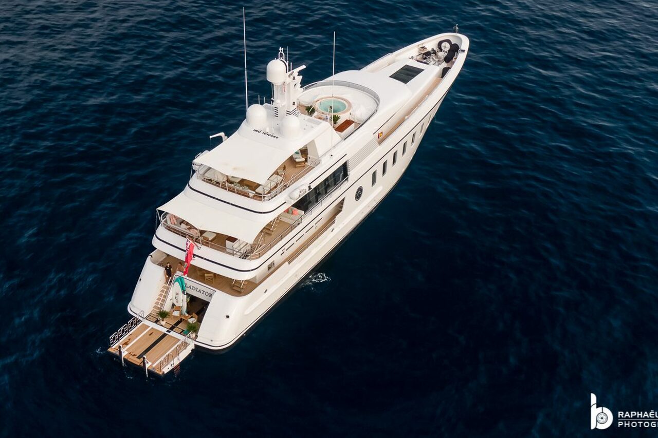 GLADIATOR Yacht • Feadship • 2010 • المالك السابق Eric Schmidt