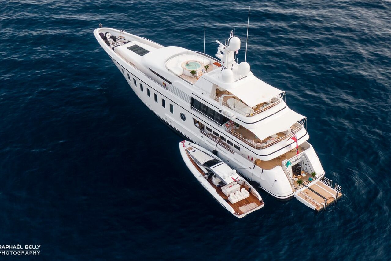 Яхта GLADIATOR • Feadship • 2010 • Бывший владелец Эрик Шмидт