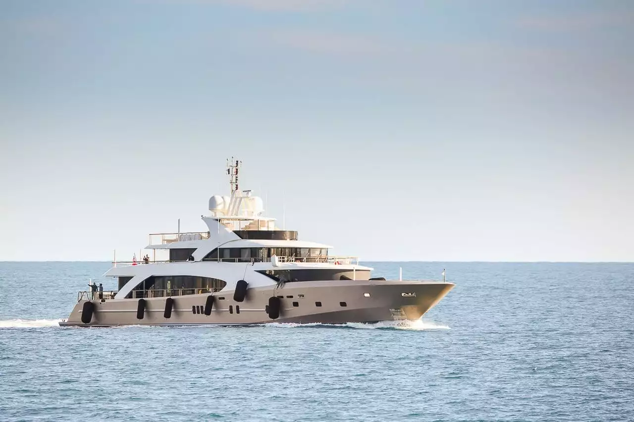 LA PELLEGRINA Yacht • Couach Yachts • 2012 • Propriétaire Roberto Tomasini-Grinover