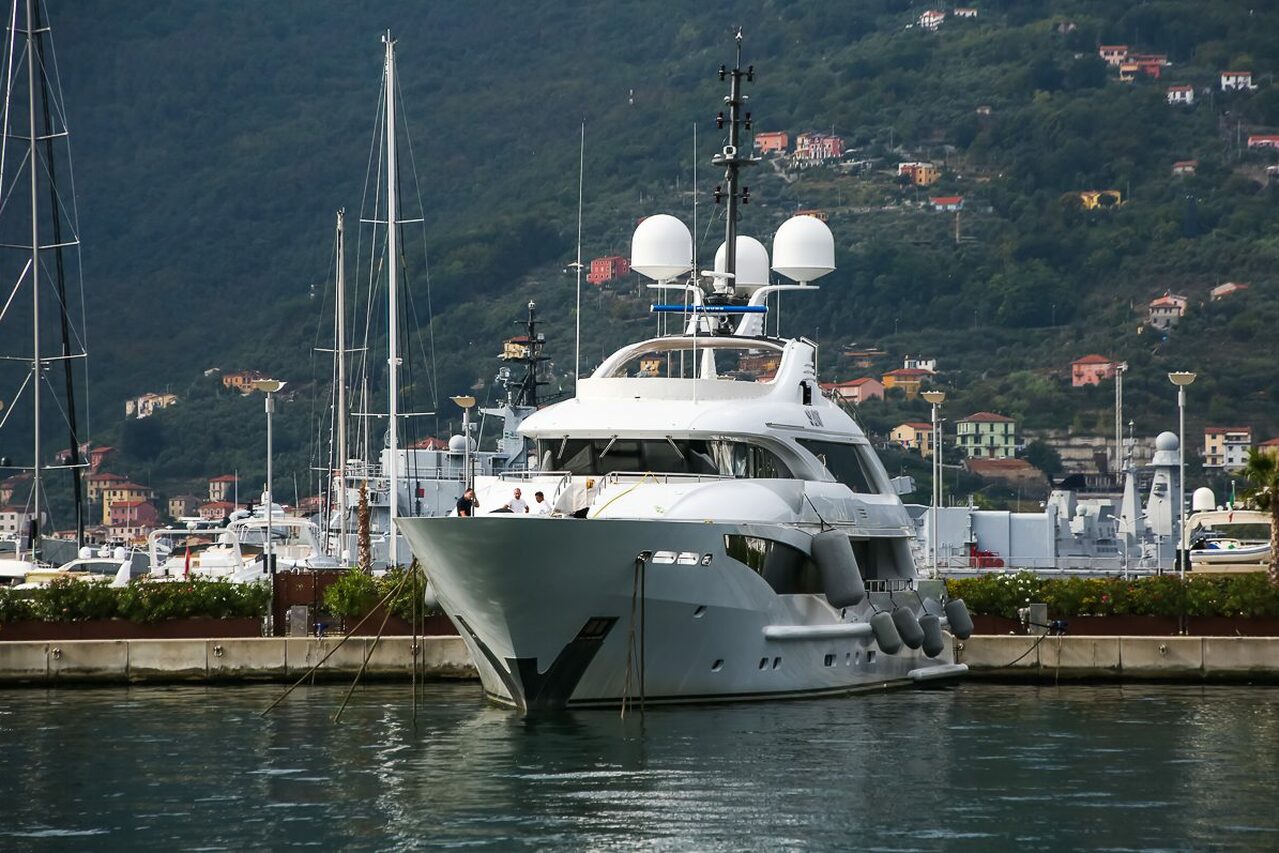 Yacht SAINT - ISA Yachts  - 2012 - Location (Live)