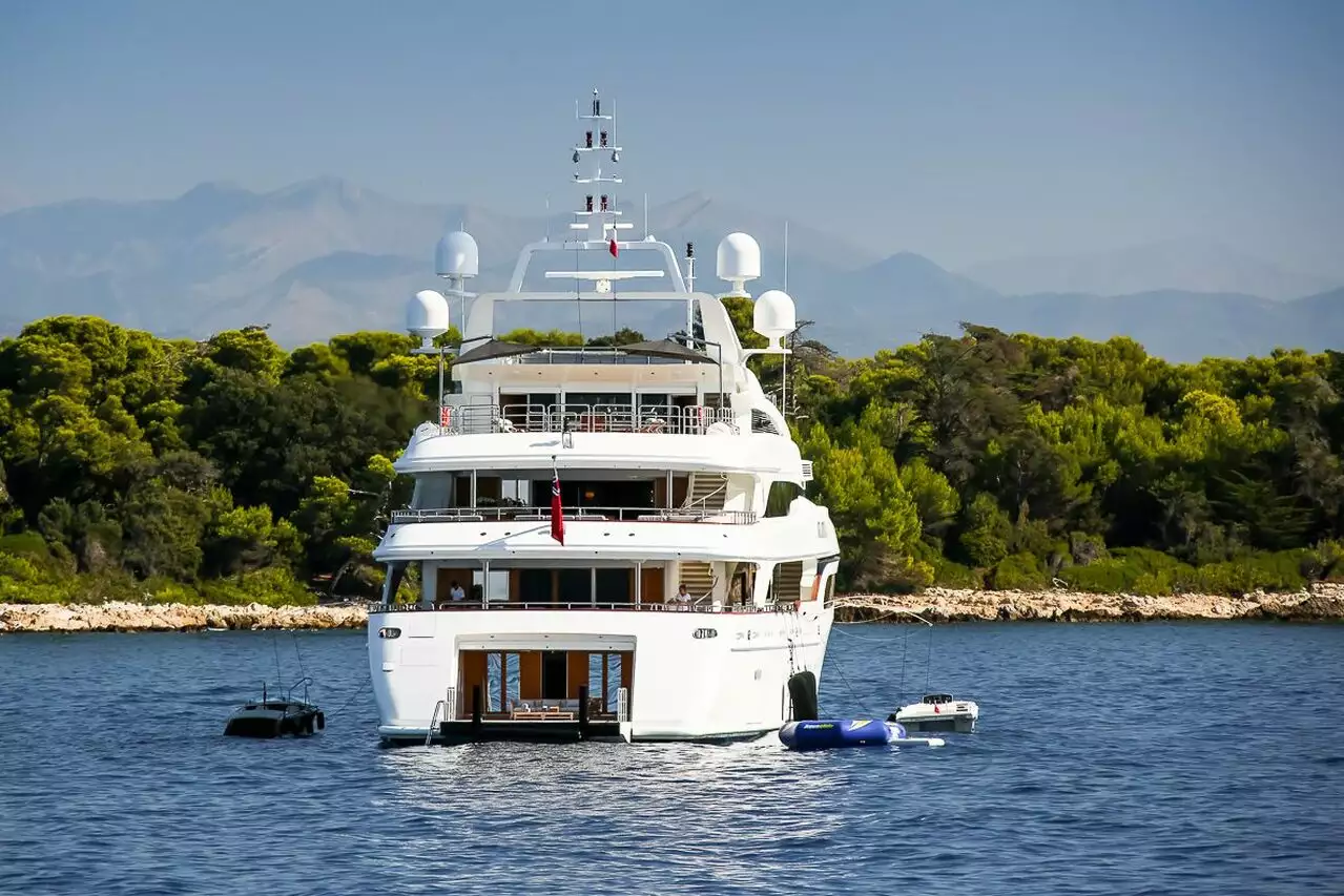 SEANNA Yacht • Benetti • 2011 • Propriétaire Stan Kroenke 